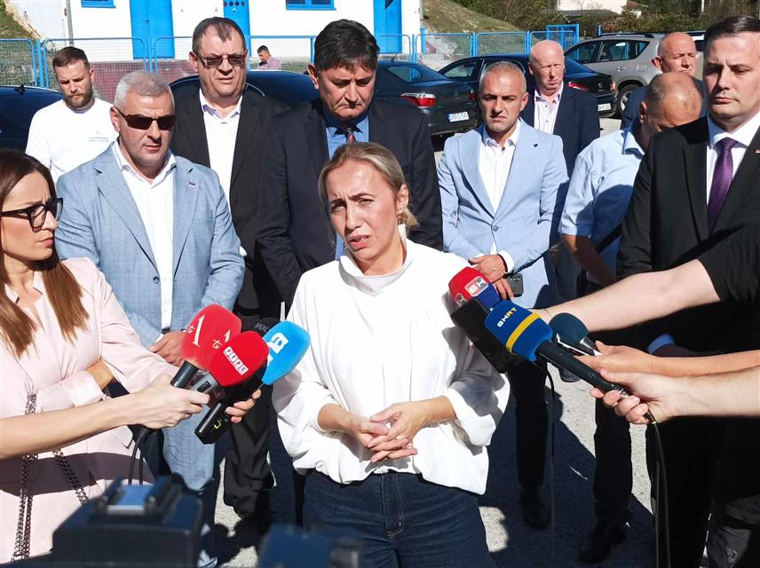НОВИ ГРАД, 2. ОКТОБРА /СРНА/ - Министар екологије и туризма Федерације БиХ Насиха Поздер.