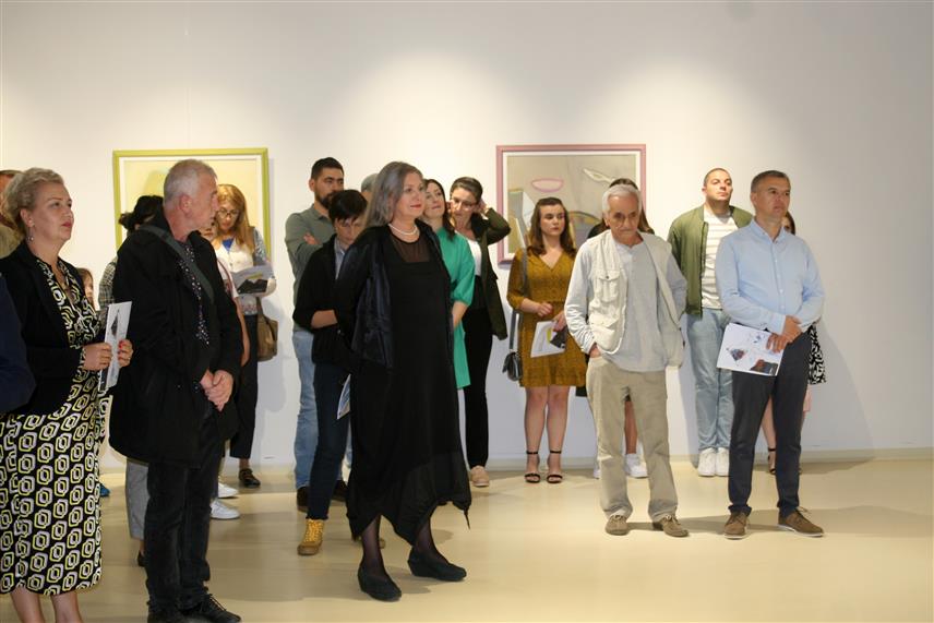 ГРАЧАНИЦА, 2. ОКTОБРА /СРНА/ - У галедији Дома културе у Грачаници вечерас је отворена изложба радова "Други пут у Грачаници" Зорана Фуруновића /1953-2020/, дугогодишњег редовног професора и декана Факултета умјетности Приштина са привременим сједиштем у Косовској Митровици, те једног од најзначанијих и најпризнатијих сликара на Косову и Метохији.