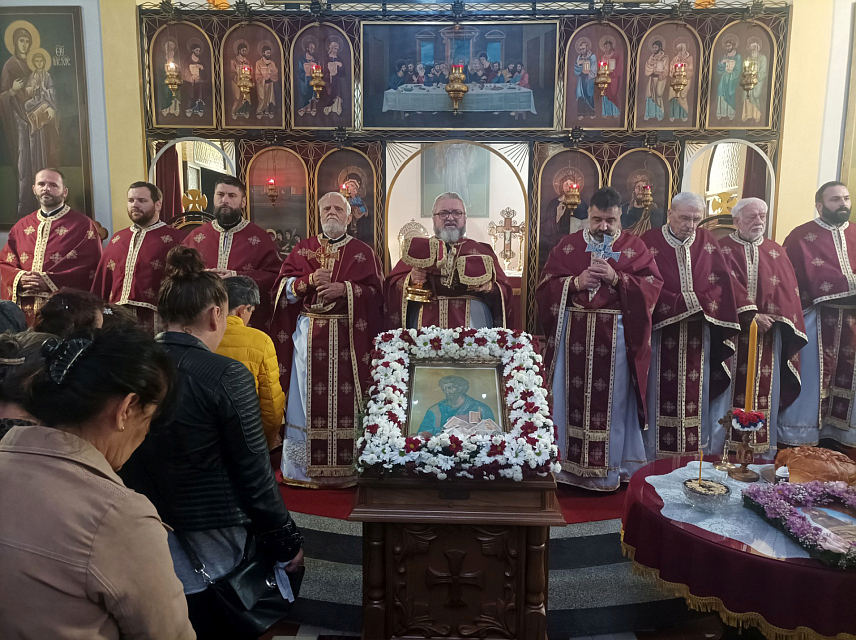 КОТОР ВАРОШ, 31. ОКТОБРА /СРНА/ - Општина Котор Варош данас је прославила крсну славу - Светог апостола и јеванђелисту Луку, а начелник општине Зденко Сакан поручио је суграђанима да ће локална управа наставити да подстиче развојне пројекте.
