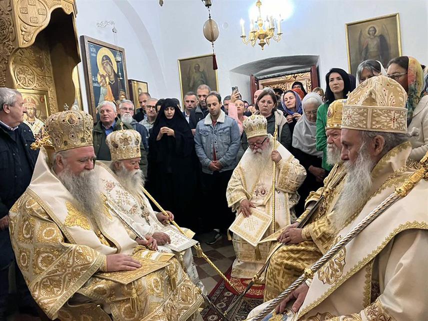 ПОДГОРИЦА, 31. ОКТОБРА /СРНА/ - Цетињски манастир и Богословија Светог Петра Цетињског прославили су данас празник Светог Петра Цетињског - своју крсну славу и Лучиндан.