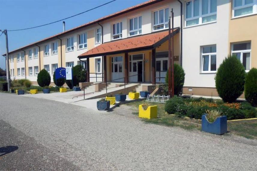 ШАМАЦ, 31. ОКТОБРА /СРНА/ - Основна школа у Шамцу расписала је данас јавни позив за упис дјеце у програм у години пред полазак у школу, који ће се реализовати од 1. марта до 31. маја 2024. године.