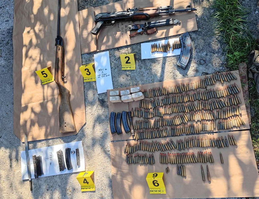 ПРИЈЕДОР, 3. ОКТОБРА /СРНА/ - Припадници приједорске полиције су у акцији "Калибар" од лица из овог града чији су иницијали А.П. одузели оружје и муницију, саопштено је данас из Полицијске управе Приједор.