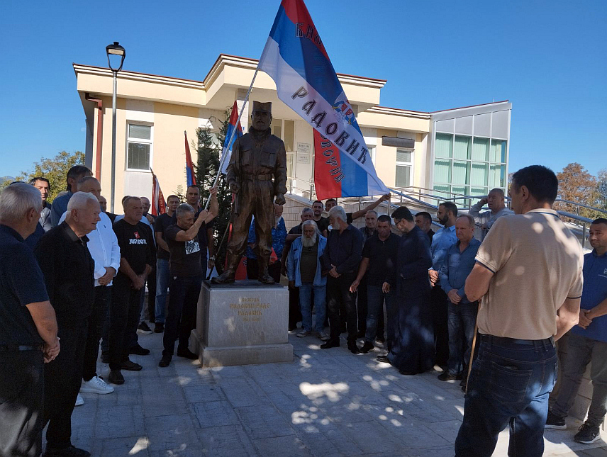 БИЛЕЋА, 3. ОКTОБРА /СРНА/ - Билећки добровољци из свих битака у протеклом Одбрамбено-отаџбинском рату изашли су као побједници, а та интервентна јединица, позната по својој храбрости, стизала је да помогне на ратишта широм Српске и БиХ, углавном гдје је било најтеже, речено је данас у Билећи на обиљежавању 32 године од оснивања те славне јединице.	


