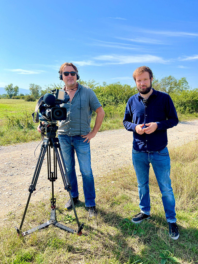 НОВИ ГРАД, 3. ОКТОБРА /СРНА/ - Новинар њемачко-француске телевизије "Арте" Роберт Хандрак /Robert Handrack/ је, радећи прилог о складиштењу радиоактивног отпада на локацији Черкезовац боравио у Новом Граду.