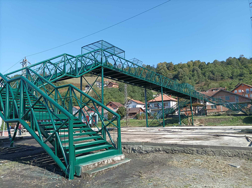 НОВИ ГРАД, 3. ОКТОБРА /СРНА/ - Завршени радови на пасарели на жељезничкој станици.