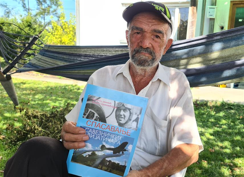 ДОБОЈ, 3. ОКТОБРА /СРНА/ - Бољанић код Добоја, одакле је са импровизованог аеродрома у Другом свјетском рату спасено око 60 савезничких пилота, од заборављеног заузео је мјесто у историји које поносни и херојски српски народ на овом подручју и заслужује, изјавио је Срни Васкрсија Јанковић из Бољанића.