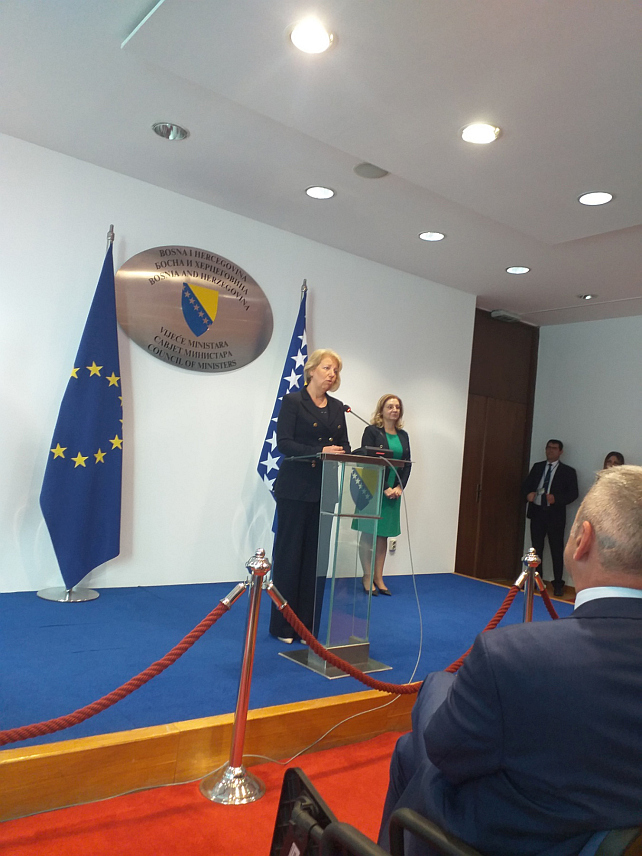САРАЈЕВО, 4. ОКТОБРА /СРНА/ - Секретар за Европу у Министарству спољних и европских послова Хрватске Андреја Метелко Згомбић