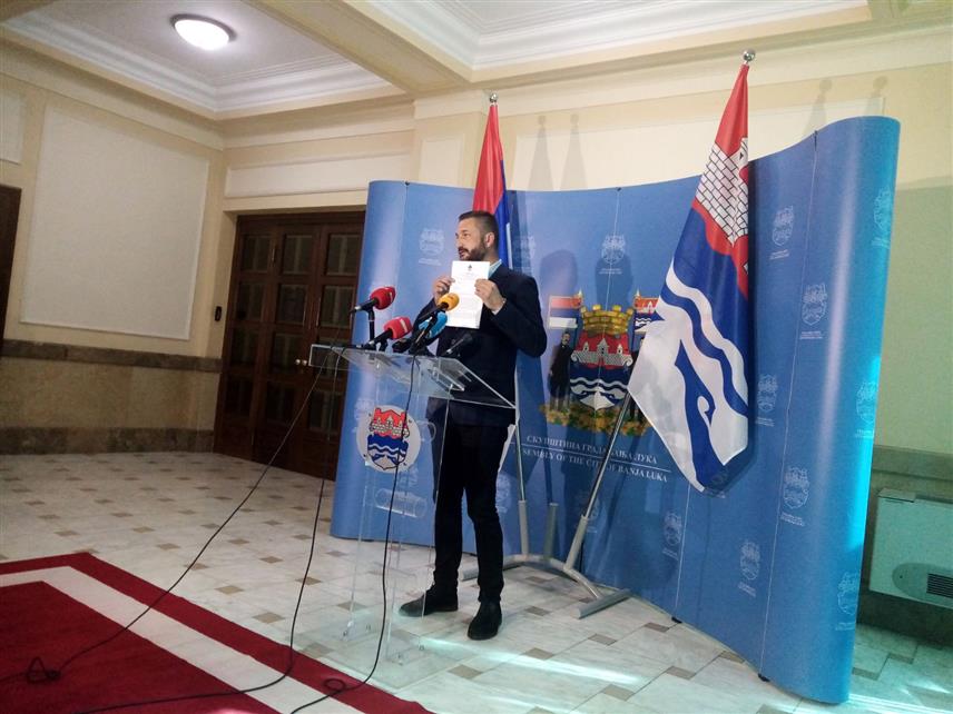 БАЊАЛУКА, 4. ОКТОБРА /СРНА/ - Предсједник Скупштине града Бањалука Љубо Нинковић на конференцији за новинаре у Бањалуци.