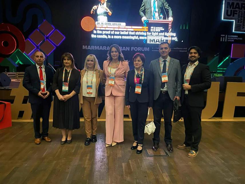 ИСТОЧНО САРАЈЕВО, 4. ОКТОБРА /СРНА/ - Предсједник Скупштине града Источно Сарајево Бранко Короман рекао је у Истанбулу да Источно Сарајево ради на развоју Акционог плана енергетски и климатски одрживог развоја, те с тим у вези реализује и планира одређене пројеке који ће допринијети смањењу емисије штетних гасова.