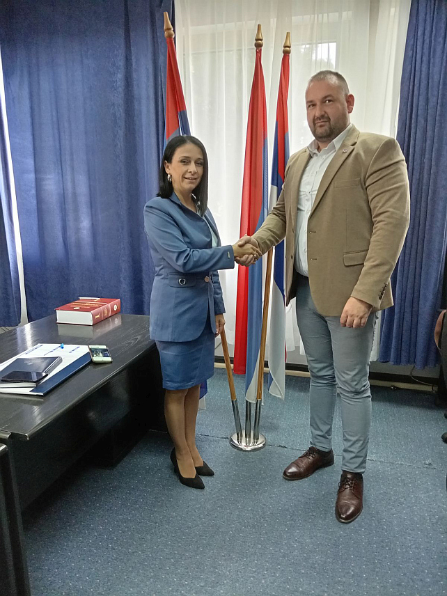 БАЊАЛУКА, 4. ОКТОБРА /СРНА/ - Вршилац дужности директора Републичког центра за истраживање рата, ратних злочина и тражење несталих лица Виктор Нуждић и декан Факултета политичких наука Универзитета у Бањалуци Ранка Перић Ромић.