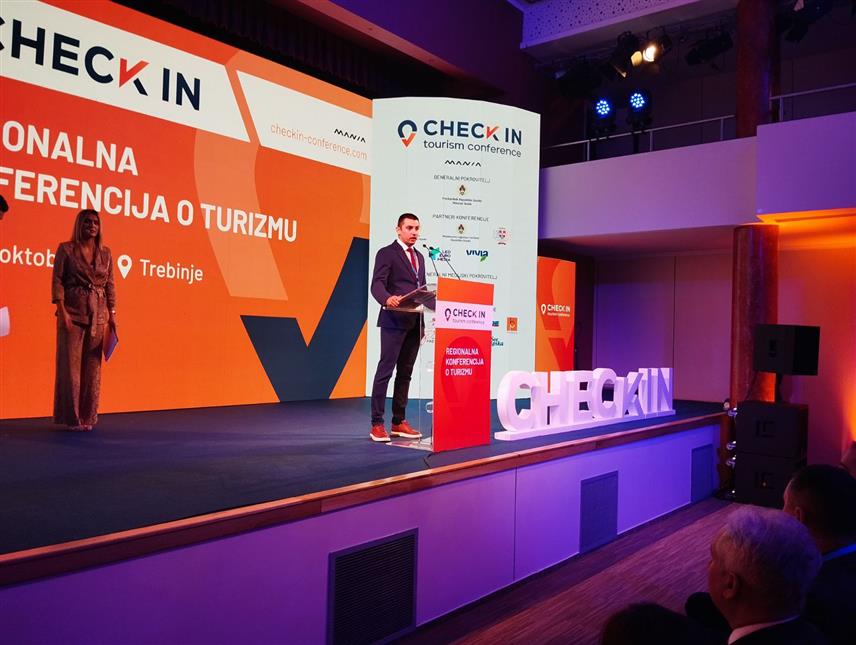 TРЕБИЊЕ, 5. ОКTОБРА /СРНА/ - Mинистар трговине и туризма Републике Српске Денис Шулић отворио је данас у Требињу прву регионалну конференцију о туризму под називом "Чек ин" која окупља више од 300 учесника из земаља окружења из различитих сегмената ове области.