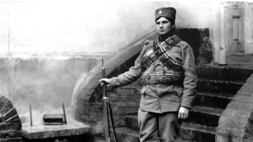 БЕОГРАД, 5. ОКТОБРА /СРНА/ - Милунка Савић, Софија Јовановић, Надежда Петровић и многе српске хероине у Републици Српској и Хрватској које су стале у одбрану српства у 20. вијеку нису само браниле српска огњишта, него и своју рођену и нерођену дјецу, што их чини херојима над херојима, рекао је Срни предсједник Удружења ратних добровољаца 1912-1918, њихових потомака и поштовалаца Никола Филиповић.
