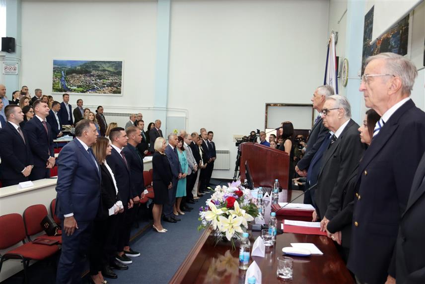 БАЊАЛУКА, 6. ОКТОБРА /СРНА/ - На Правном факултету Универзитета у Бањалуци почело је 20. савјетовање "Октобарски правнички дани" са међународним учешћем о теми "Изградња и функционисање правног система". Свечаном отварању присуствује и предсједник Републике Српске Милорад Додик и министар правде Српске Милош Букејловић.