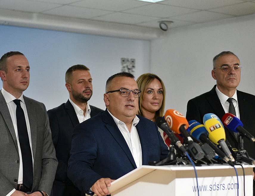 БАЊАЛУКА, 8. ОКТОБАР /СРНА/ - Јовица Радуловић изабран је данас на конститутивној сједници у Бањалуци за предсједника Главног одбора СДС-а.