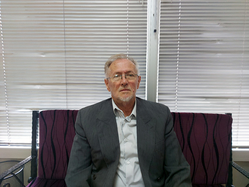 ПАЛЕ, 9. ОКТОБРА /СРНА/ - Пензионер са Пала Новак Радовић са једнаком страшћу и узбуђењем спрема се да 43. пут посјети Међународни београдски сајам књига, који је од свог првог одласка, давне 1977. године, пропустио само једном.