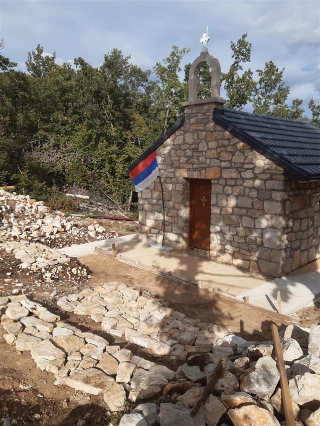 ДРВАР, 9. ОКТОБРА /СРНА/ - У Награђу код Дрвара у суботу, 14. октобра, биће освештана звона на Храму Светих апостола Петра и Павла који је у изградњи.