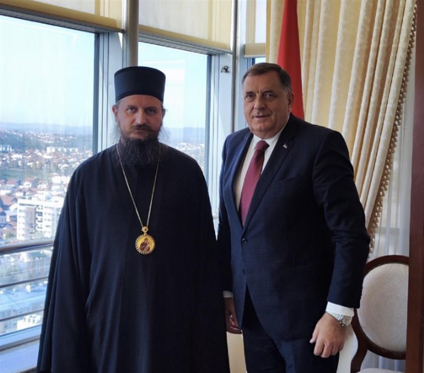 БАЊАЛУКА, 9. ОКТОБРА /СРНА/ - Предсједник Републике Српске Милорад Додик састао се са Његовим преосвештенством епископом бихаћко-петровачким Сергијем.