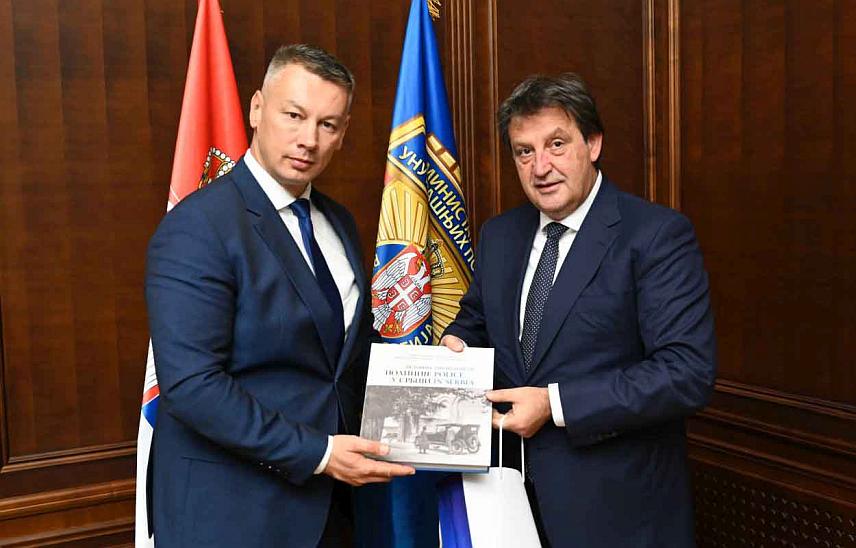 БЕОГРАД, 9. ОКТОБРА /СРНА/ - Министар безбједности у Савјету министара Ненад Нешић током састанка у Београду са министром унутрашњих послова Србије Братиславом Гашићем.
