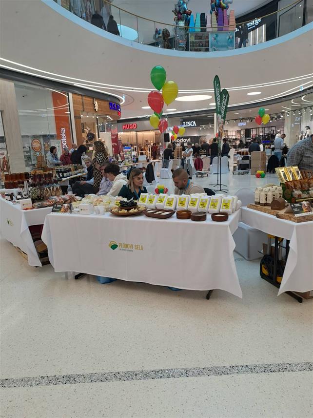 БАЊАЛУКА, 11. НОВЕМБРА /СРНА/ - Помоћник министра пољопривреде Републике Српске Горан Бурсаћ на отварању Сајама домаћих производа "Плодови села малих произвођача" .