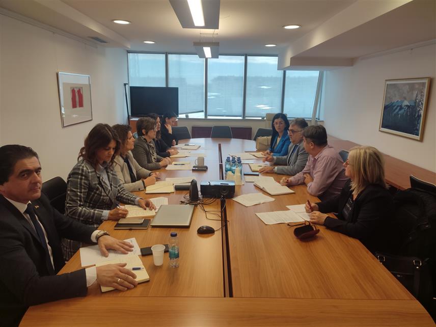 БАЊАЛУКА, 13. НОВЕМБРА /СРНА/ - Министар просвјете и културе Републике Српске Жељка Стојичић и предсједник Синдиката образовања, науке и културе Српске Драган Гњатић на састанку у Бањалуци.