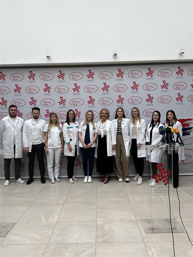 БАЊАЛУКА, 14. НОВЕМБРА /СРНА/ - Одјељење за ендокринологију УКЦ и удружење ендокринолога и дијабетолога Српске у сарадњи са студентима Медицинскиг факултета у УКЦ мјерили шећер у крви,поводом Свјетског дана борбе против дијабетеса.