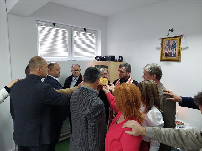 ВИШЕГРАД, 14. НОВЕМБРА /СРНА/ - Руководство и запослени у вишеградском Дому здравља данас су у присуству званица прославили крсну славу - Свете враче Козму и Дамјана, заштитнике здравствених радника.