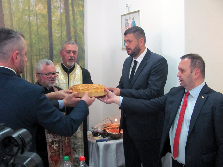 ИСТОЧНО САРАЈЕВО, 14. НОВЕМБРА /СРНА/ - Крсна славе Болнице "Србија" Свети врачеви Дамјана и Козме.