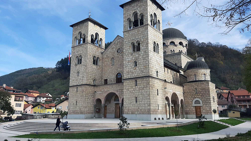 ФОЧА, 14. НОВЕМБРА /СРНА/ - Његова светост патријарх српски Порфирије, у недјељу, 26. новембра, на празник Светог Јована Златоустог, освештаће у Фочи Храм Светог Саве, највећу црквену грађевину у Српској и БиХ, а из Црквене општине позивају вјернике да дођу у што већем броју.