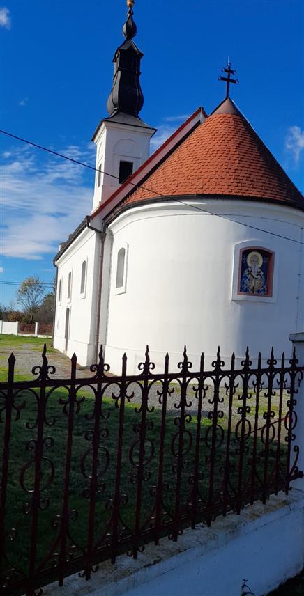 БЕОГРАД, 15. НОВЕМБРА /СРНА/ - Његово преосвештенство епископ пакрачко-славонски Јован је, уз саслужење свештенства, у Цркви Светих апостола Петра и Павла у Кућанцима, родном мјесту блаженопочившег патријарха Павла, служио литургију и помен поводом 14 година од смрти највољенијег српског првојерарха.