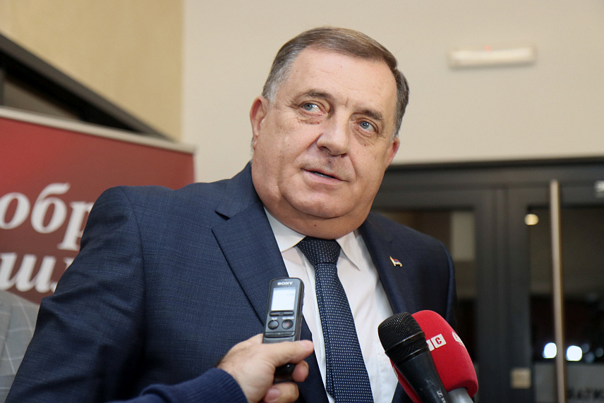 ЧЕЛИНАЦ, 15. НОВЕМБРА /СРНА/ - Предсједник Републике Српске Милорад Додик изјавио је вечерас да Република Српска неће водити рат, већ ће се стрпљиво и полако раздружити у БиХ./Фото-Борислав Здриња/
