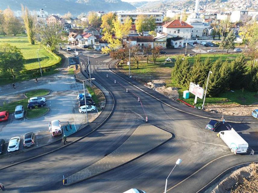 БАЊАЛУКА, 16. ДЕЦЕ,БРА /СРНА/ - Дио највеће кружне раскрснице код “Екватора” од Доца ка Градском мосту пуштен је у употребу.