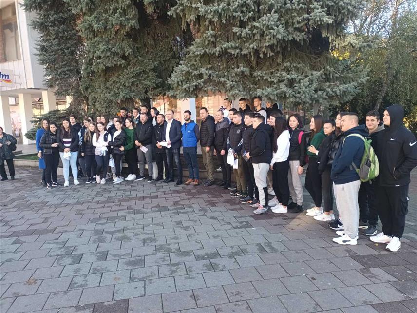 ЗВОРНИК, 16. НОВЕМБРА /СРНА/ - У Зворнику је обиљежен 16. новембар - Међународни дан толеранције и у оквиру тога организована шетња под називом "Културно-историјско насљеђе нас спаја" до средњовјековне тврђаве Ђурђев град у којој су учествовали представници Градске управе, Мисије ОЕБС-а у БиХ и млади Зворничана.