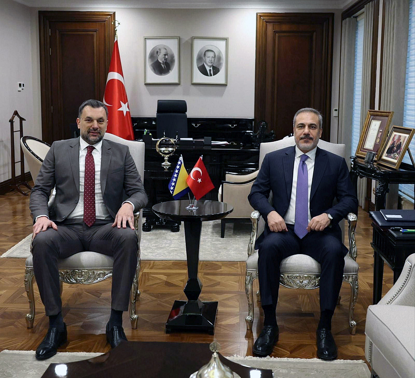 АНКАРА, 16. НОВЕМБРА /СРНА/ - Састанак министра иностраних послова у Савјету министара Елмедина Конаковића са министром спољних послова Турске Хаканом Фиданом.