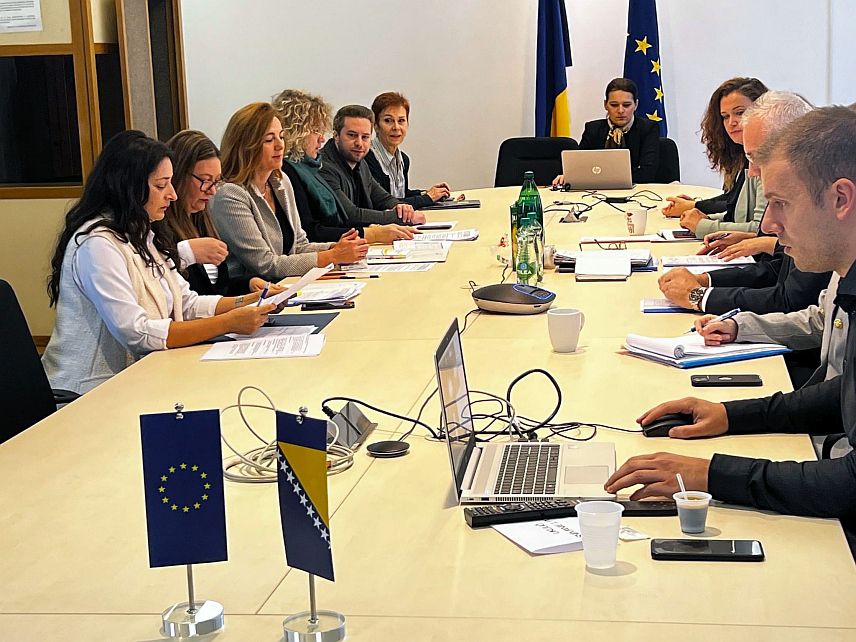 САРАЈЕВО, 16. НОВЕМБРА /СРНА/ - Седми састанак Пододбора за пољопривреду и рибарство између ЕУ и БиХ одржан је данас путем видео-конференције, а копредсједавали су помоћник министра у Министарству спољне трговине и економских односа у Савјету министара Слободан Цвијановић и Мери Тереза Моран из Опште управе за проширење и политику сусједства Европске комисије.
