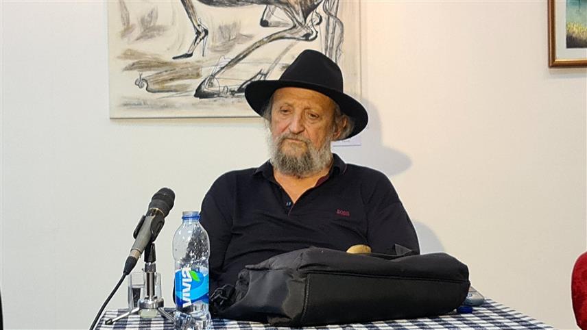 ДОБОЈ, 16. НОВЕМБРА /СРНА / - Петар Божовић, српски позоришни и филмски глумац, одиграо је монодраму "Ћераћемо се још" вечерас у Добоју.