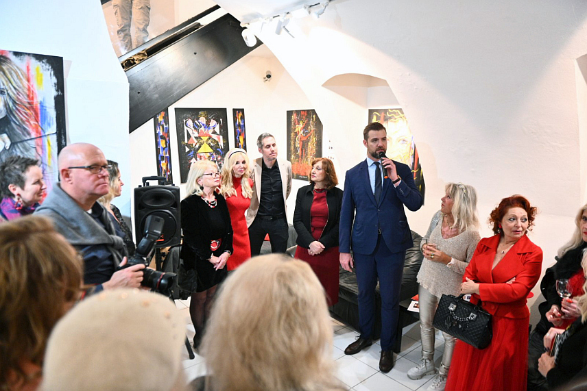 БЕЧ, 16. НОВЕМБРА /СРНА/ - У бечкој Галерији "Штајнер" вечерас су представљени радови четворо представника савремене београдске умјетничке и креативне сцене - Марка Кусмука, Вељка Ваљаревића, Саре Николић и Марка Лађушића.