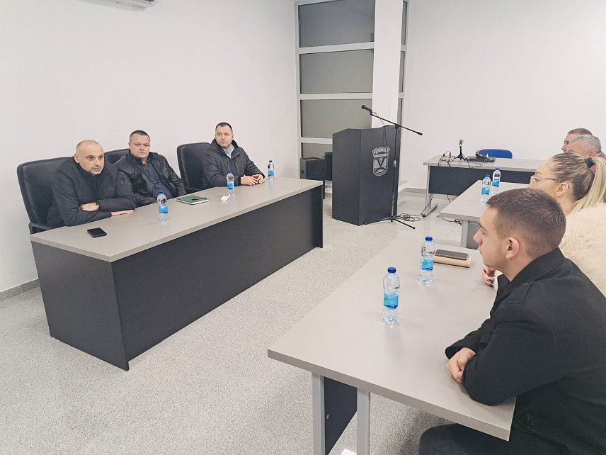 ОШTРА ЛУКА, 17. НОВЕМБРА /СРНА/ - У Оштрој Луци вечерас је формиран Општински одбор Народне партије Српске /НПС/, а за предсједника је једногласно изабран Урош Tркуља.