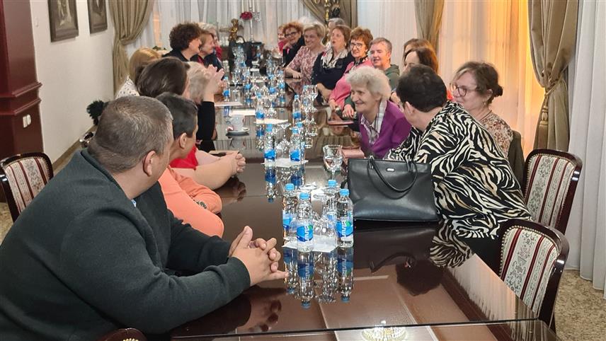 ДОБОЈ, 17. НОВЕМБРА /СРНА/ - Састанак удружења жена обољелих од рака града Добоја и федералне општине Маглај, који је вечерас одржан у Добоју.