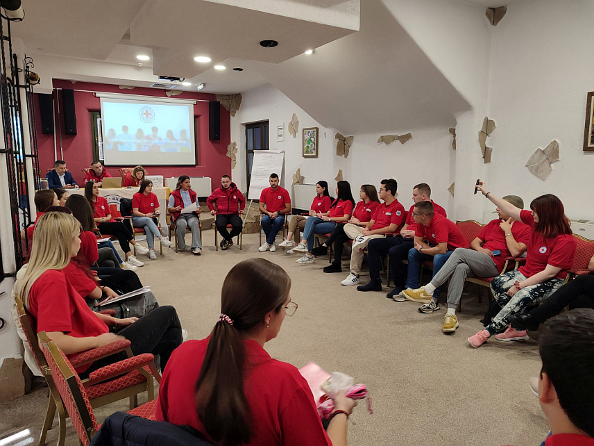 БИЈЕЉИНА, 18. НОВЕМБРА /СРНА/ - Конференција младих Црвеног Крста Републике Српске окупила је данас у Бијељини 30 представника општинских и градских организација и госте из Србије, волонтере Црвеног крста Новог Сада.