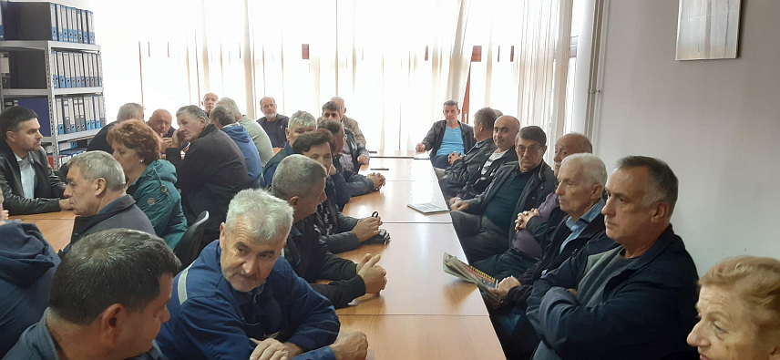 МРКОЊИЋ ГРАД, 1. НОВЕМБРА /СРНА/ - Начелник општине Мркоњић Град Драган Вођевић потписао је данас уговоре о подстицајима са 80 пчелара, за шта је у буџету планирано 16.155 КМ.