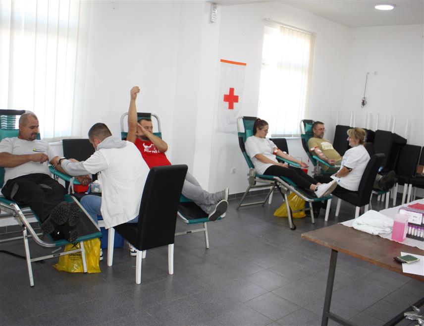 ВУКОСАВЉЕ, 1. НОВЕМБРА /СРНА/ - У данашњој акцији добровољног давања крви у Вукосављу прикупљено је 80 доза ове драгоцјене течности за потребе добојске Опште болнице "Свети апостол Лука".