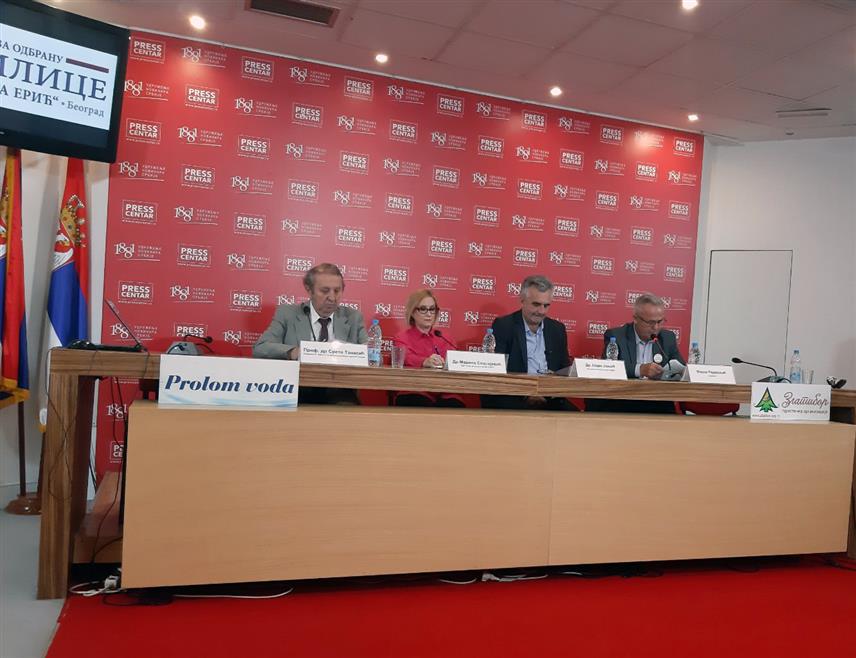 БЕОГРАД, 1. НОВЕМБРА /СРНА/ - Предсједник Одбора за стандардизацију српског језика Срето Танасић апеловао је данас да се коначно почне са примјеном Закона о српском језику и ћирилици и упозорио да "културна окупација отвара врата свим другим окупацијама".