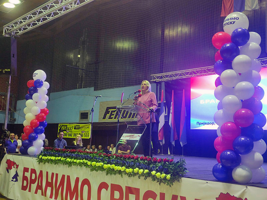 ПРИЈЕДОР, 1. НОВЕМБРА /СРНА/ - У Приједору је  одржан народни скуп "Бранимо Српску" који је организован с циљем пружања подршке институцијама Републике Српске у одбрани надлежности.