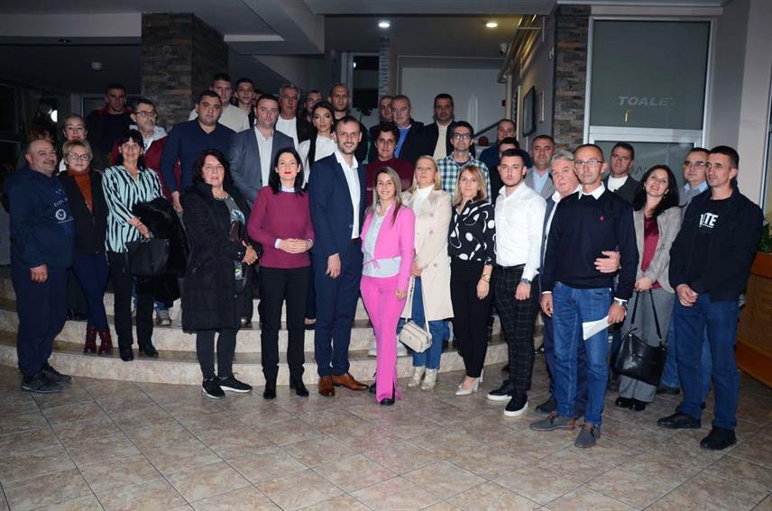 ВИШЕГРАД, 20. НОВЕМБРА /СРНА/ - Народни фронт основао је Општински одбор у Вишеграду, а за предсједника је изабран Сава Савић.