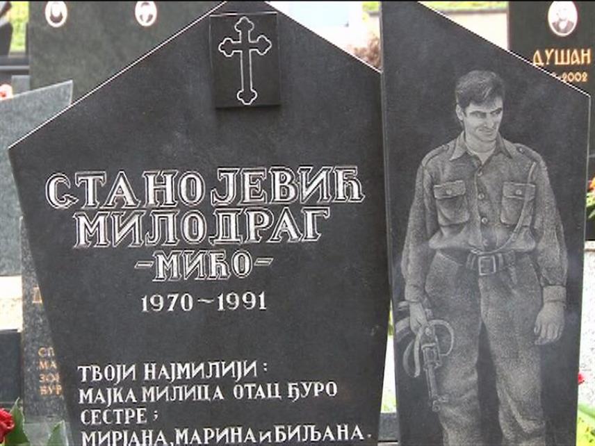 КОЗАРСКА ДУБИЦА , 20. НОВЕМБРА /СРНА/ - На православном гробљу код манастира Моштаница у Козарској Дубици у четвртак, 23. новембра, биће служен помен и положени вијенци у знак сјећања на једног од највећих хероја Одбрамбено-отаџбинског рата Милодрага Мићу Станојевића, најављено је из Општинске Борачке организације.