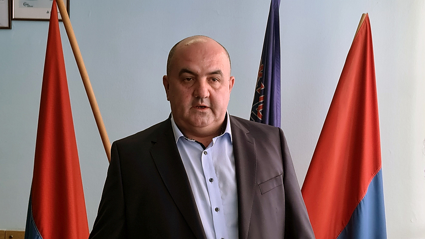 ДОБОЈ, 20. НОВЕМБРА /СРНА/ - Извршни директор Послова операција "Жељезнице Републике Српске" /ЖРС/ Жељко Радић рекао је да, уколико компанија "Арселор Митал" обустави транспорт руде на краћи период из Омарске код Приједора ка Зеници, ЖРС неће имати већу штету с обзиром на то да је већ реализовано 90 одсто уговореног транспорта у овој години.