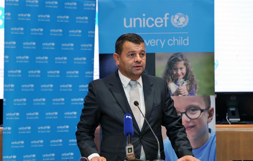 САРАЈЕВО, 20. НОВЕМБРА /СРНА/ - Министар за људска права и избјеглице у Савјету министара Севлид Хуртић данас је поводом Међународног дана дјетета, учествовао у раду конференције под називом “Дјеца преузимају парламент”.