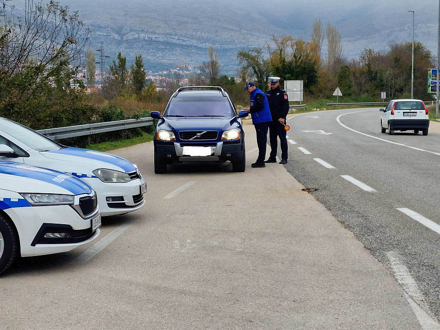 	ТРЕБИЊЕ, 20. НОВЕМБРА /СРНА/ - Обиљежен Свјетски дан сјећања на жртве саобраћајних незгода.