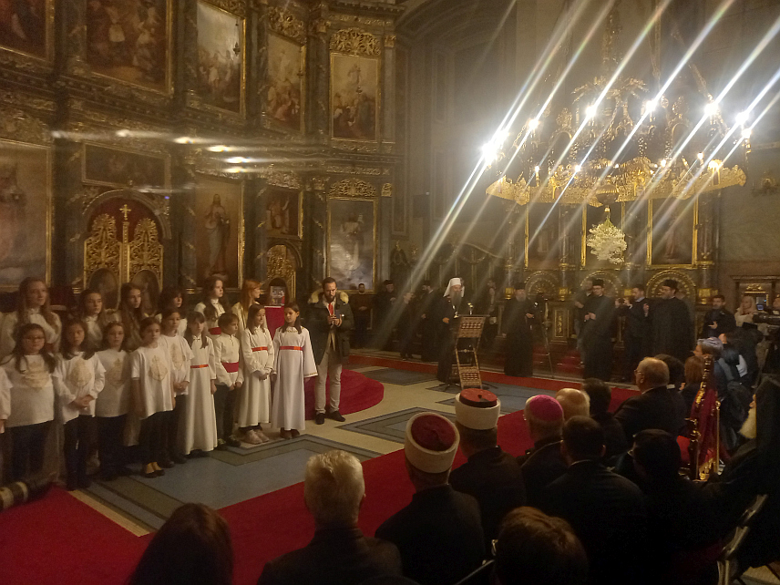 БЕОГРАД, 20. НОВЕМБРА /СРНА/ - Његова светост патријарх српски Порфирије на промоцији монографије "Ризница Саборне цркве у Београду" коју прати изложба сакралних предмета ове светиње да је ова црква дуже од два вијека свједок значајнијих историјских догађаја.