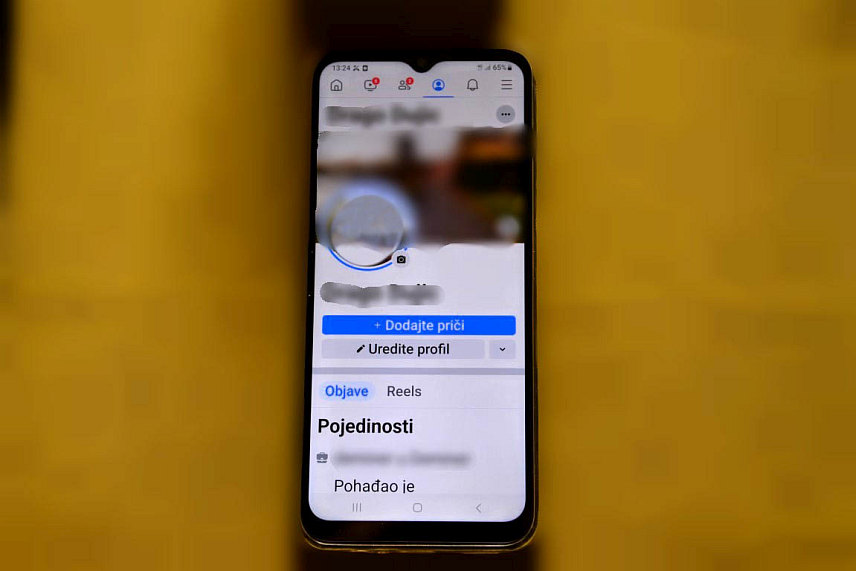 БАЊАЛУКА, 20. НОВЕМБРА /СРНА/ - Четири лица ухапшена су због сумње да су починила кривично дјело искриштавање дјеце за порнографију, саопштено је из Министарства унутрашњих послова Републике Српске.